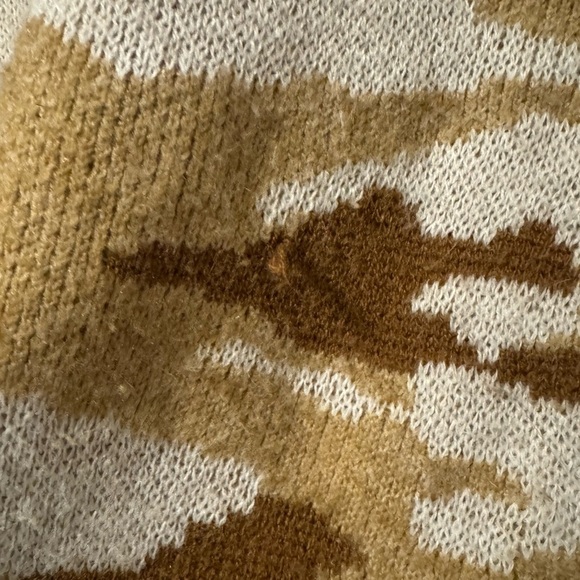 Vince Camuto camo sweatshirt - Picture 4 of 4